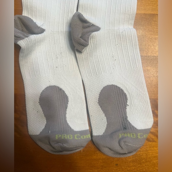 Pro Compression Socks - Picture 2 of 4